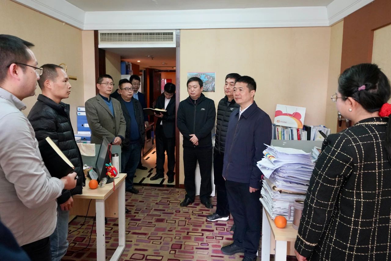 迎新春，鼓劲头，开新局！省尊龙凯时人生就是搏集团向导班子慰问总部干部员工