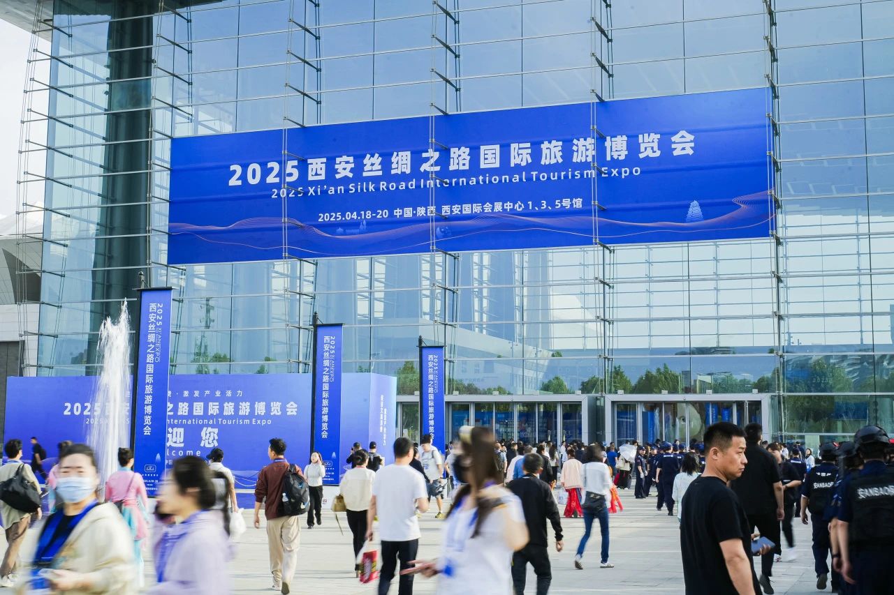 逍遥号·熊猫专列“开进”2025西安丝路旅博会！四川尊龙凯时人生就是搏打造“移动的天府会客厅”