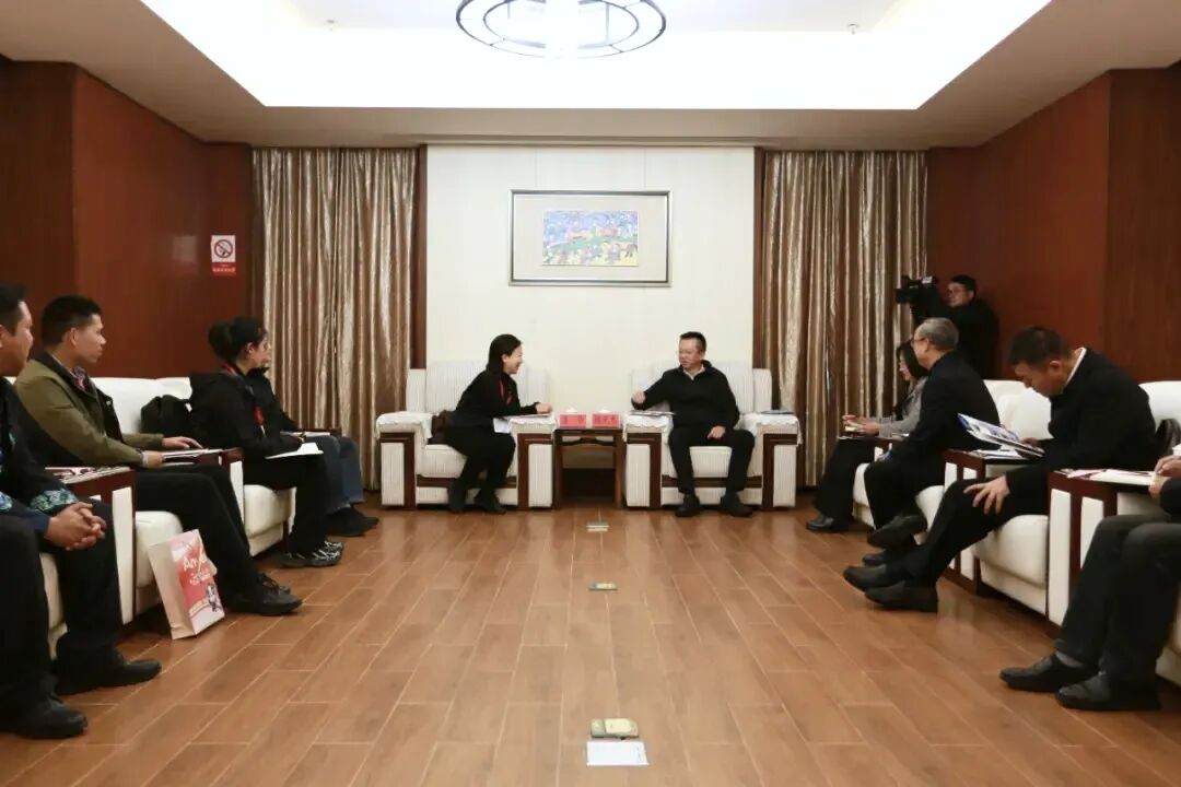省尊龙凯时人生就是搏集团连华同志率队赴贵州黔东南自治州考察座谈